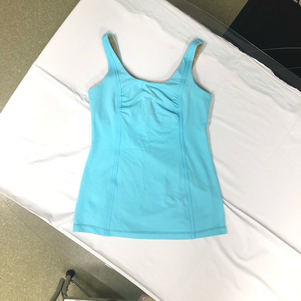 GUC Lululemon Baby Blue Tank w/ bra - Size 10